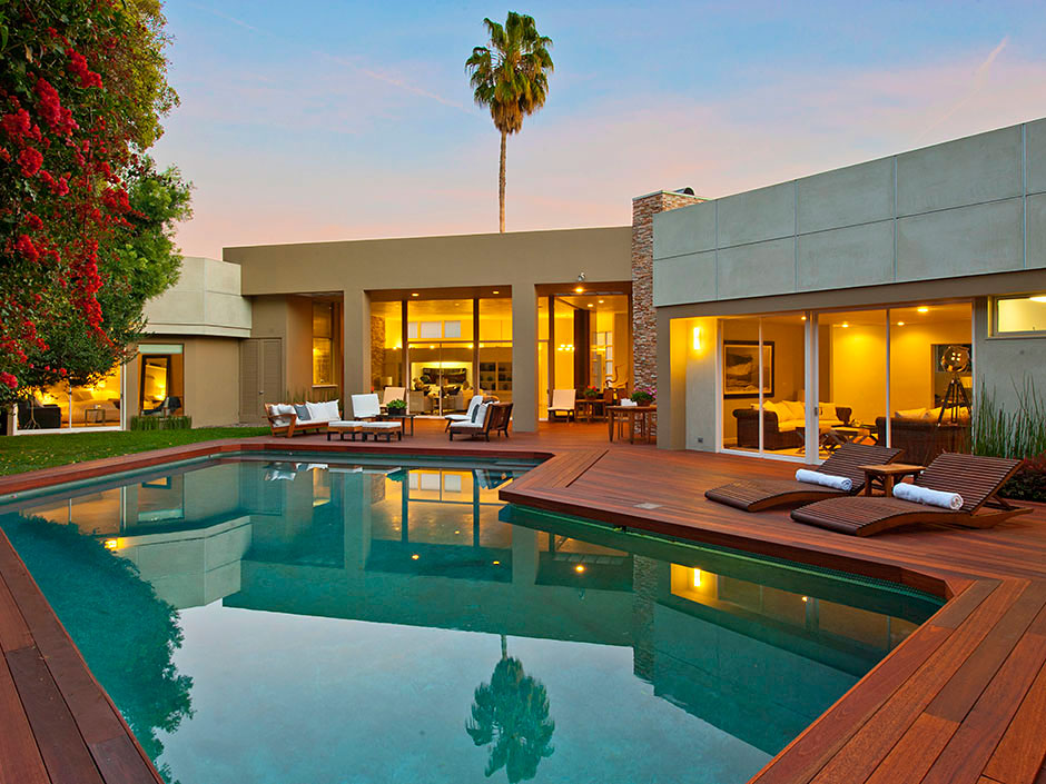 A william stephenson house for sale in beverly hills for Pool design usa