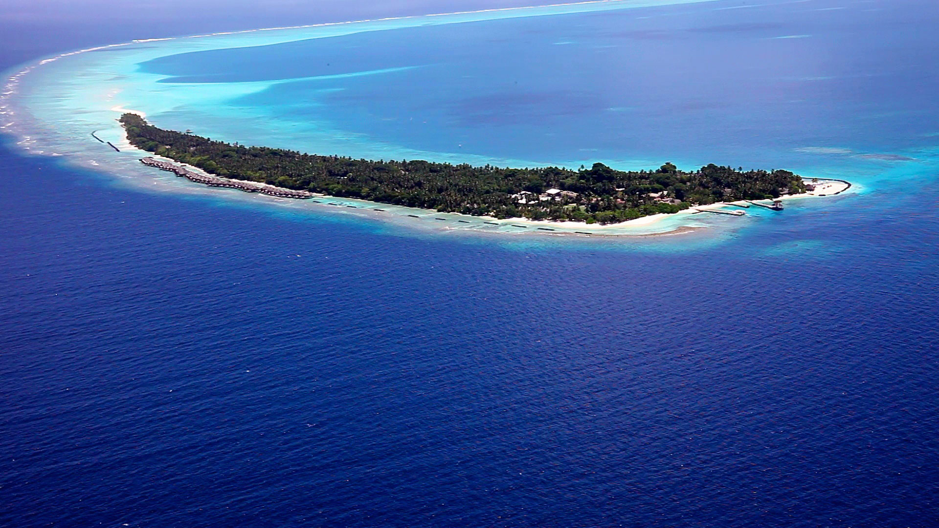 Download this Located Kuramathi Island The Maldives Resort picture