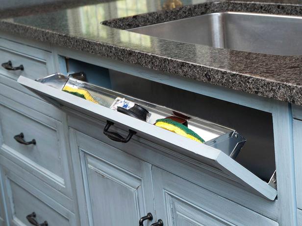 22-Mullet-Cabinetry-Kitchen-Sink-Pull-Out