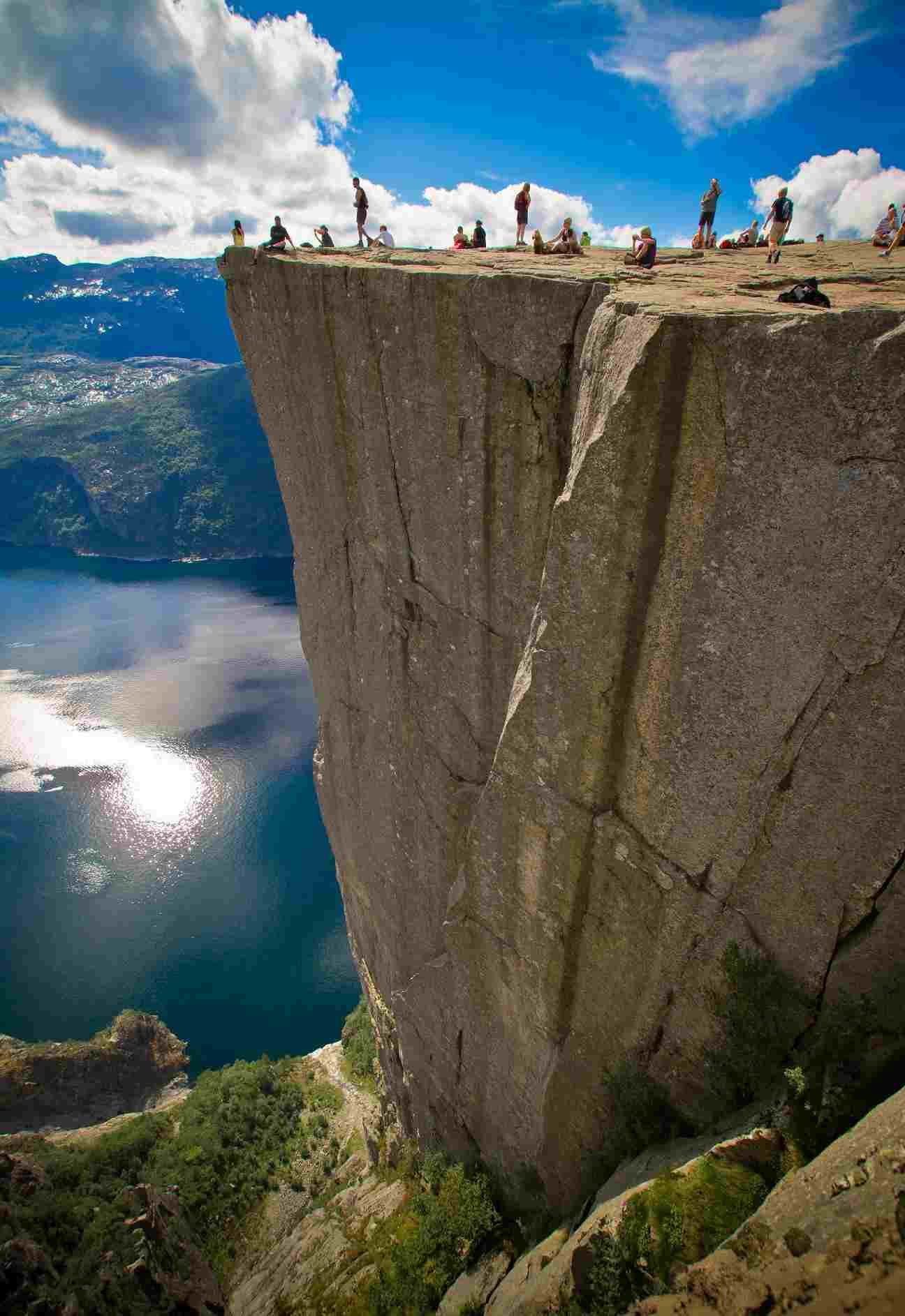 18-Preikestolen_cliff_Norway