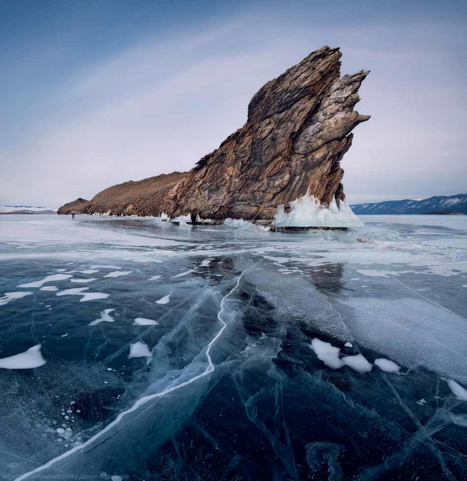 2-Frozen_Lake_Baikal_Russia