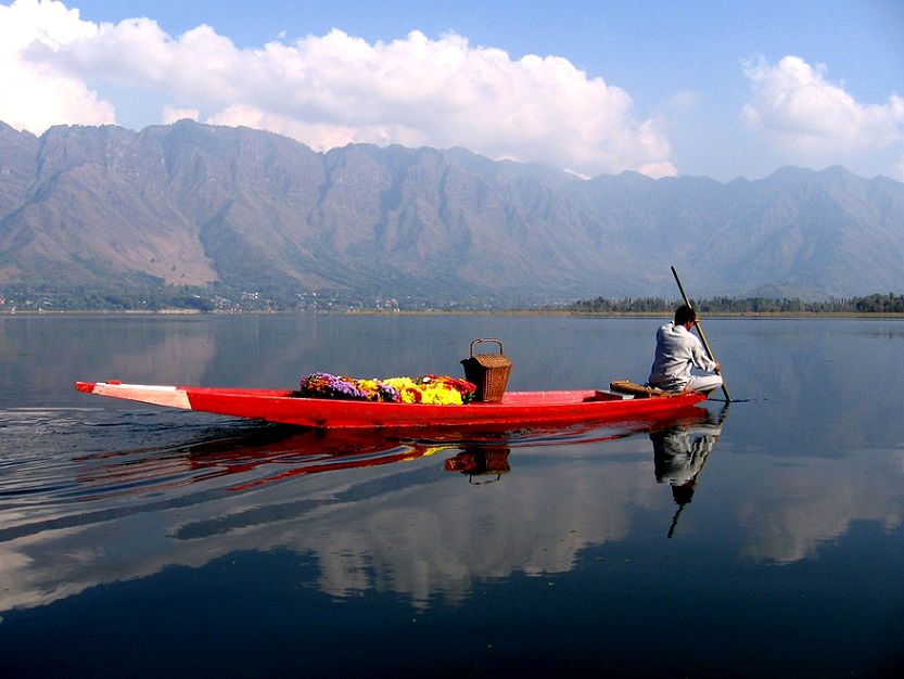 30-Dal_Lake_in_Srinagar_Kashmir