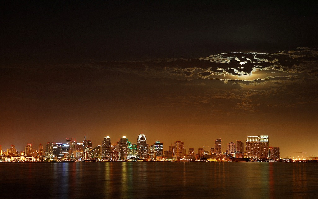 7-Skyline-San-Diego-California-at-night