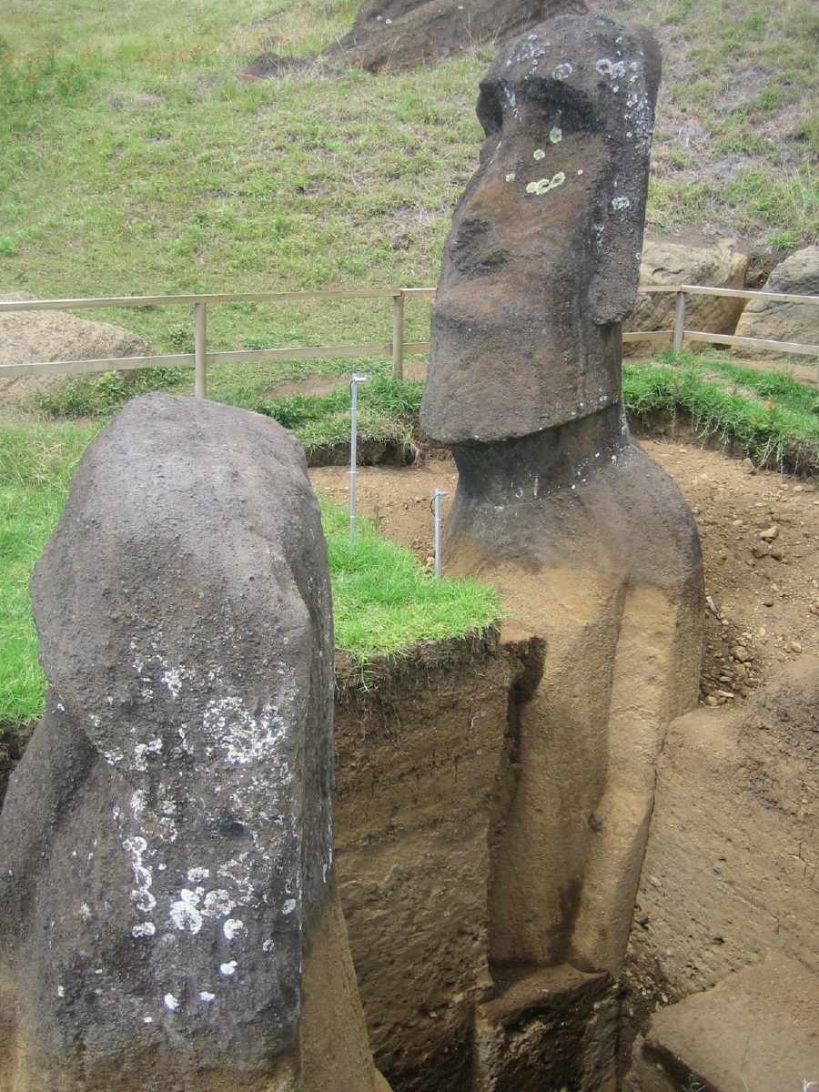 AD-Easter-Island-Statue-Bodies-8