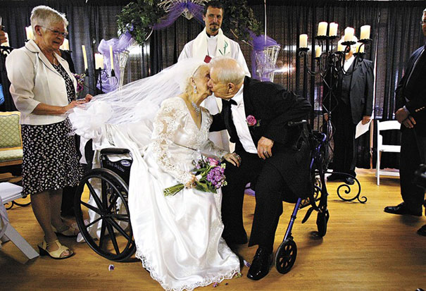 10 Images Of Elderly Couples Getting Married Proclaim That 