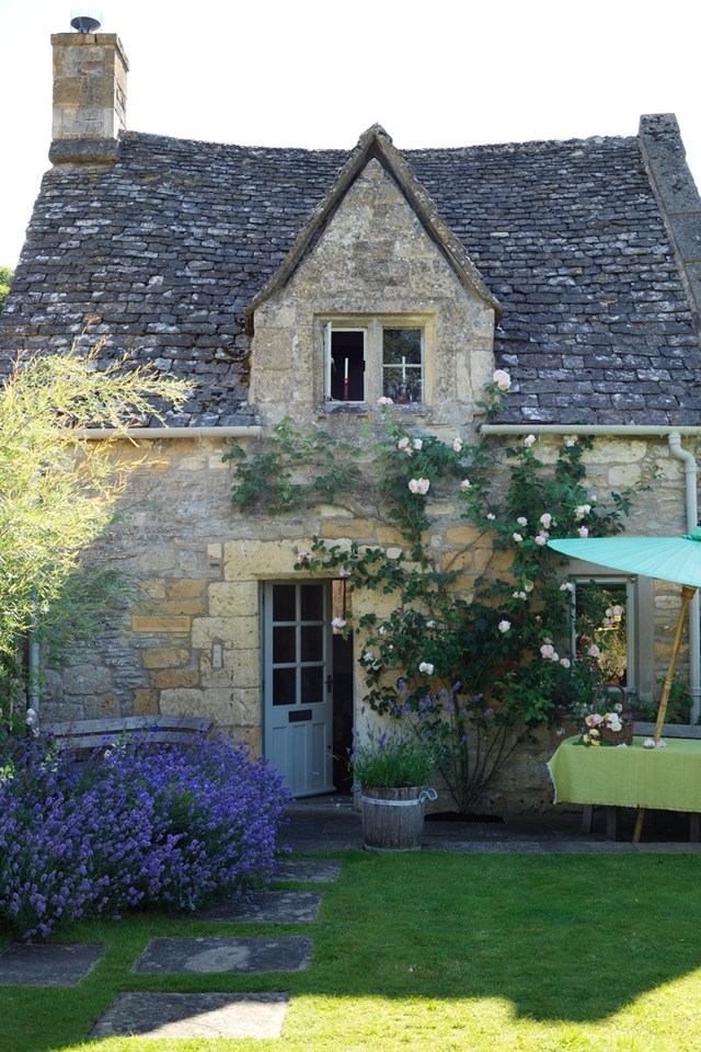 AD-18th-Century-Cottage-In-The-Cotswolds-22