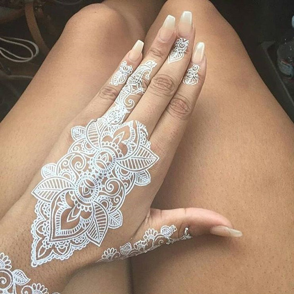 AD-White-Henna-Tattoo-Temporary-Women-Instagram-Trend-27