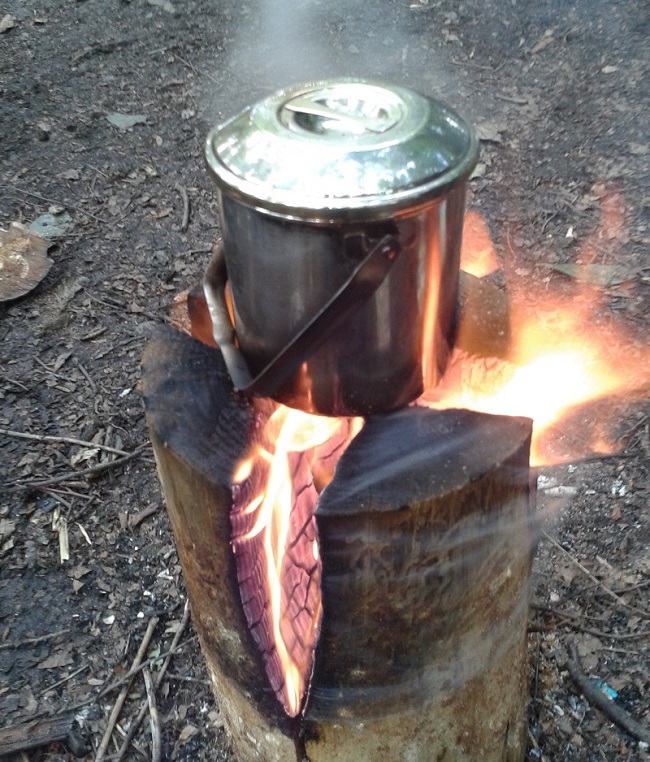 AD-Swedish-Fire-Torch-Make-A-Stove-From-A-Single-Log-00