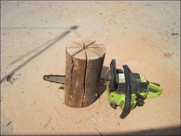 AD-Swedish-Fire-Torch-Make-A-Stove-From-A-Single-Log-02