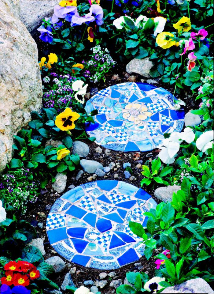 stepping garden stone diy decorate stones mosaic glass using rocks landscaping landscape summer broken projects concrete mosaics tile tiles mosaik