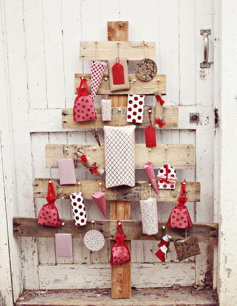AD-Ideas-Of-How-To-Make-A-Wood-Pallet-Christmas-Tree-14