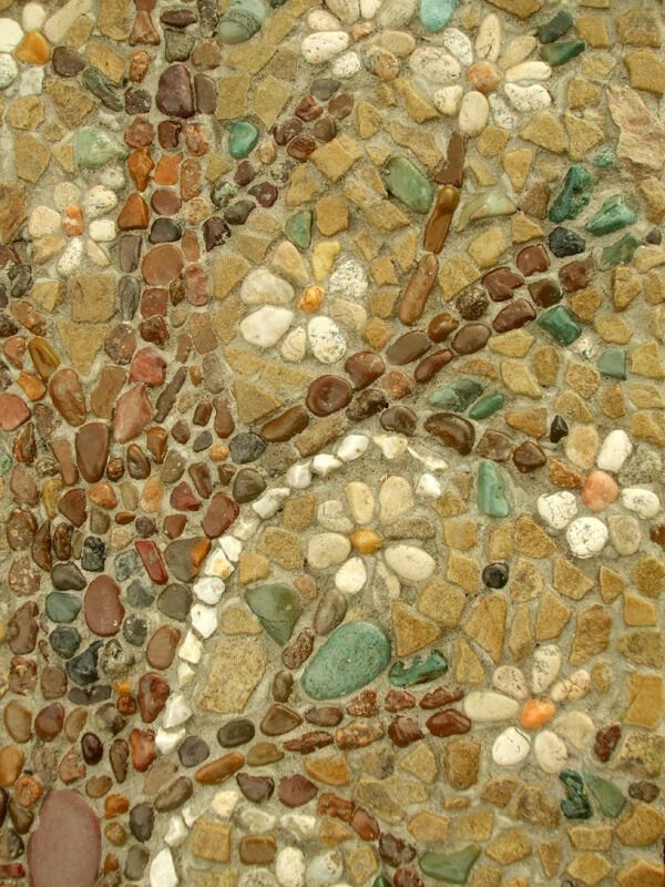 25+ Garden Pathway Pebble Mosaic Ideas For Your Home Surroundings