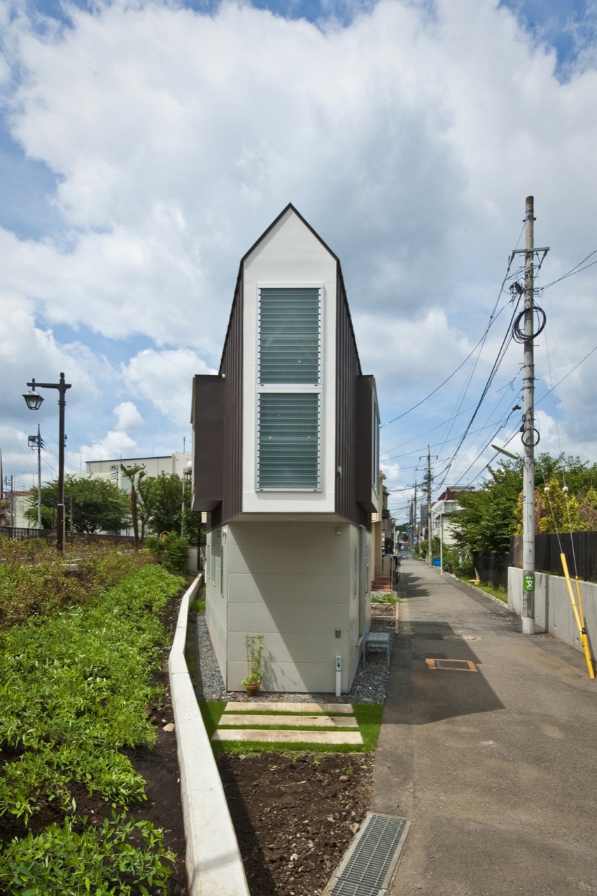 House In Horinouchi, Japan By Mizuishi Architects Atelier