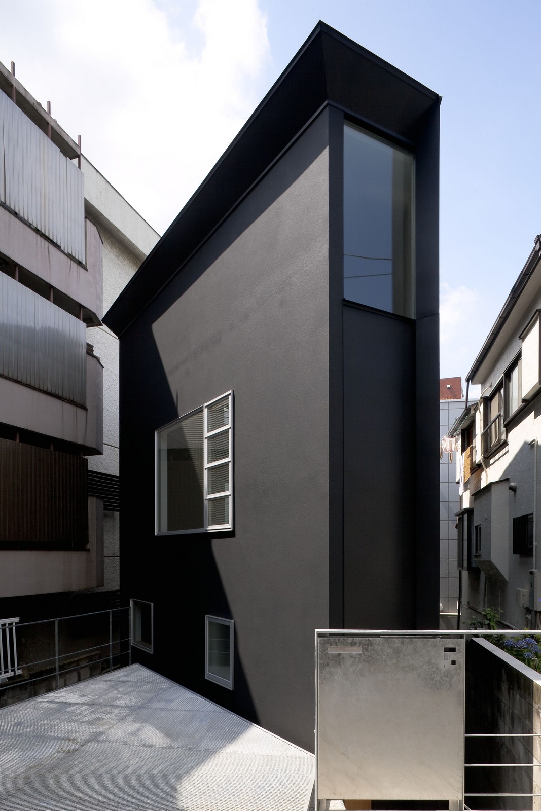OH House In Tokyo By Atelier Tekuto Co. Ltd