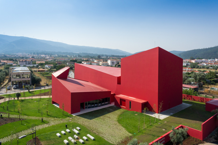 House of the Arts by Future Architecture Thinking (Miranda do Corvo, Portugal) 