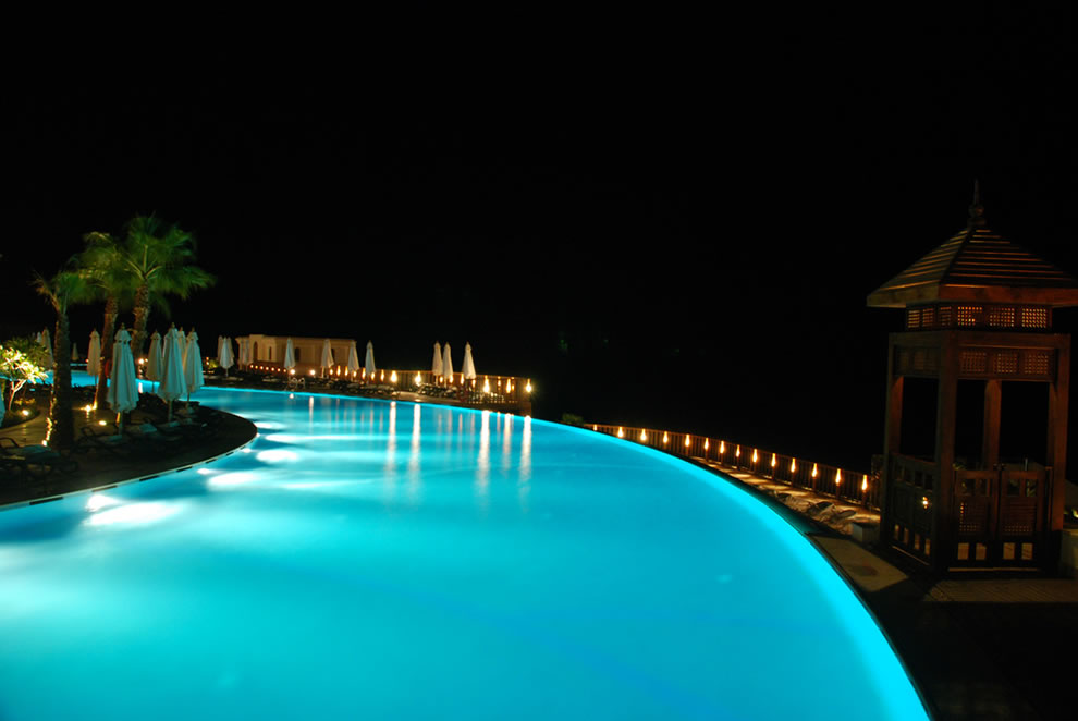 15 Exquisite Infinity Pools That Will Blow Your Mind | Architecture