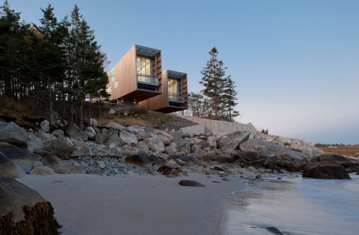 BEST SINGLE FAMILY HOME 1000-3000 sq ft (Jury): Two Hulls House, Canada, MacKay-Lyons Sweetapple Architects 