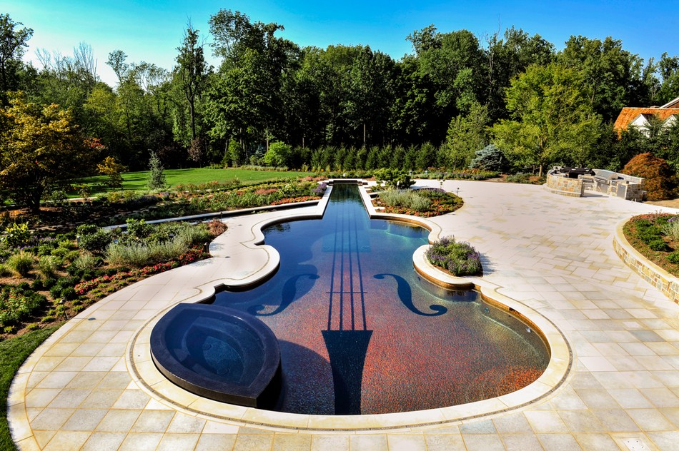 Dazzling Swimming Pool Replica Of An 18th Century Stradivarius Violin