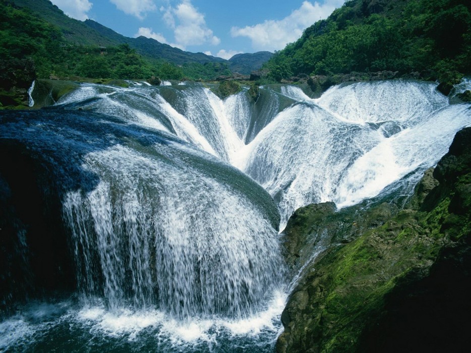 Yinlinanzhuitan Waterfall, China