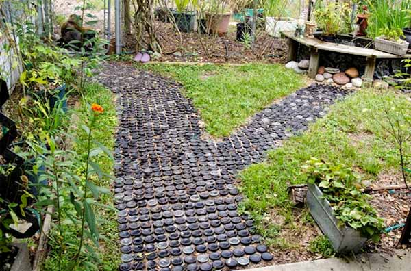 25-Lovely-DIY-Garden-Pathway-Ideas-12