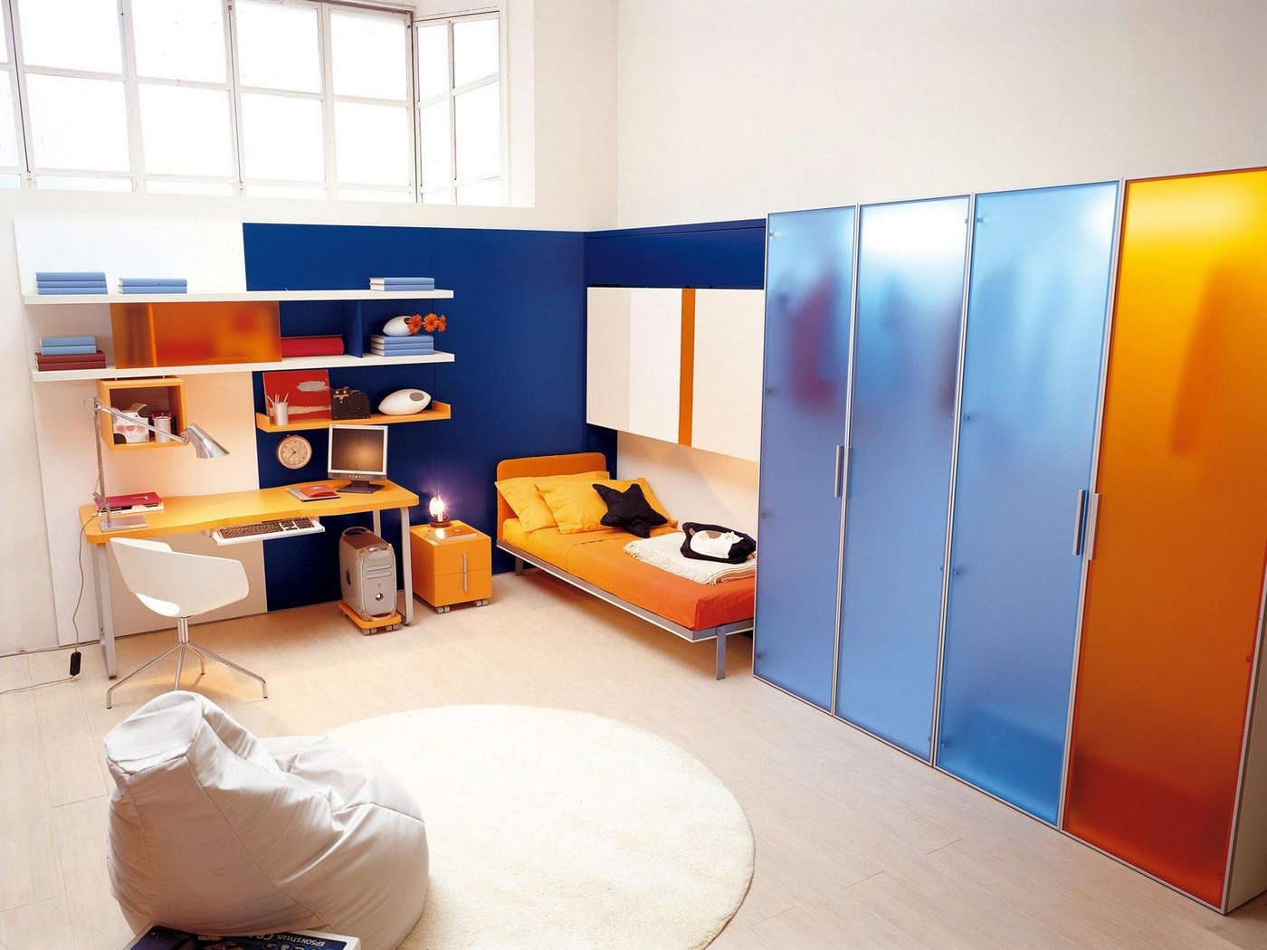 30-playful-orange-bedroom