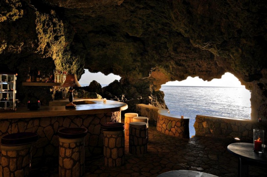 9-the_caves_-_rum_and_cigar_bar