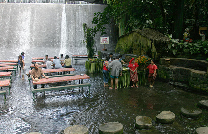 Waterfalls-Restaurant-Philippines-7
