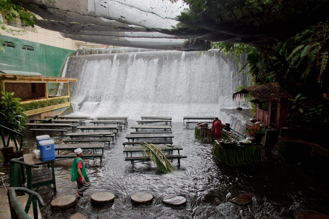 Waterfalls-Restaurant-Philippines-8