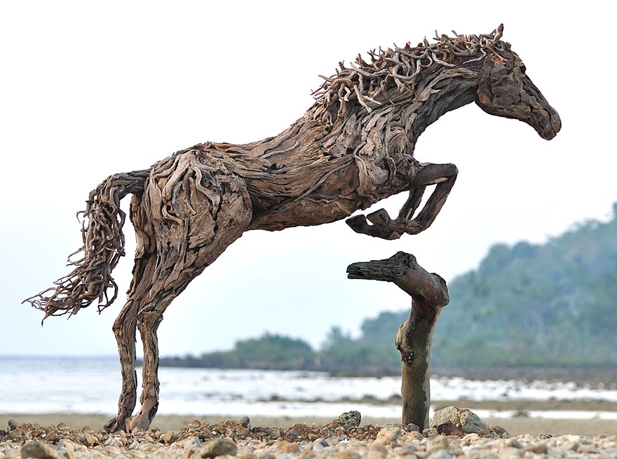 driftwood-horse-sculptures-jame-doran-webb-5