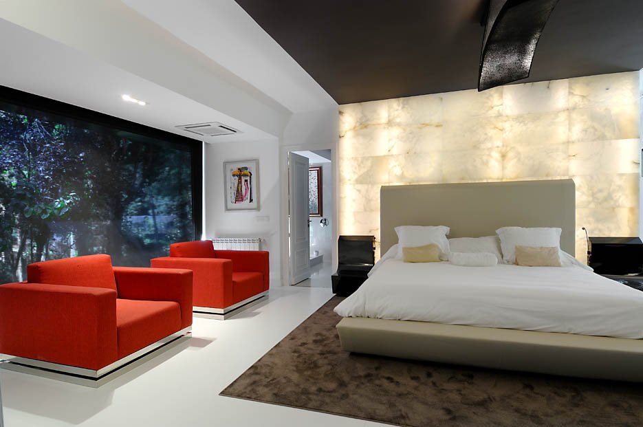13-splash-of-color-for-bedroom