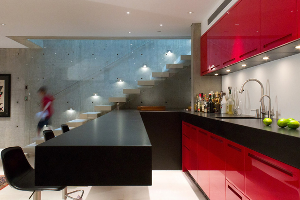 19-almost-invisible-glass-wall-for-staircase-red-kitchen