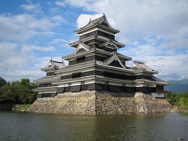 2-Matsumoto-Castle-Japan