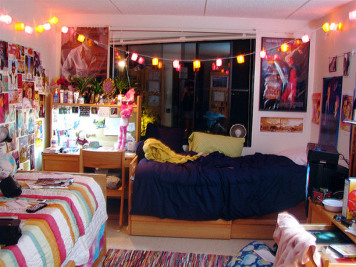 Vibrant College Kid’s Room