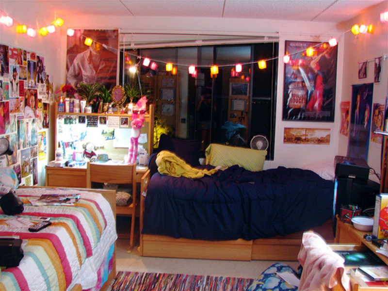 college apartment creative decor bedroom
