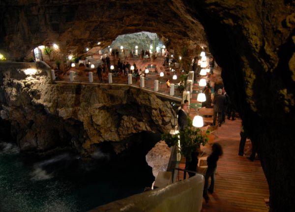 26-restaurant-inside-a-cave-cavern-itlay