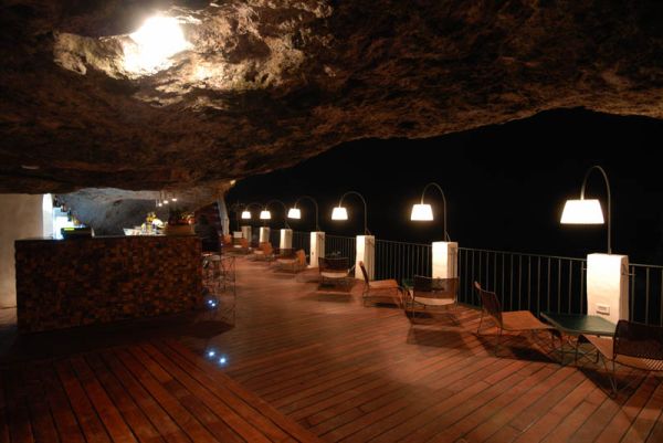 28-restaurant-inside-a-cave-cavern-itlay
