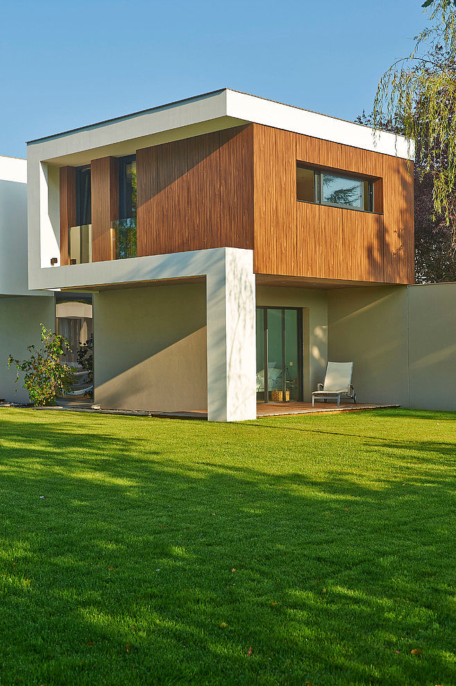 Contemporary House In Bordeaux by Hybre Architecte