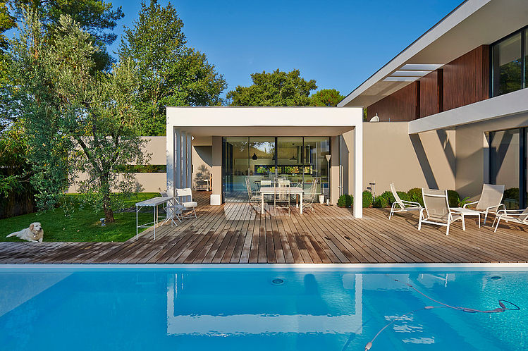 Contemporary House In Bordeaux by Hybre Architecte