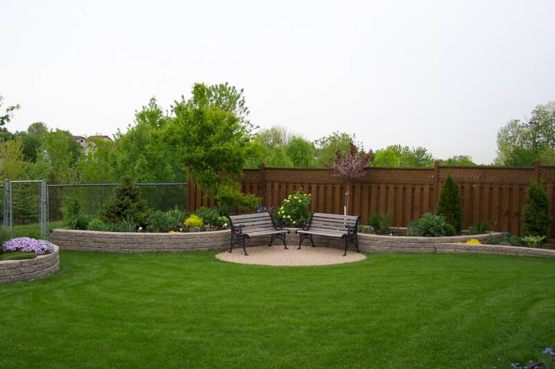 20-backyard-design-plant-grass-around