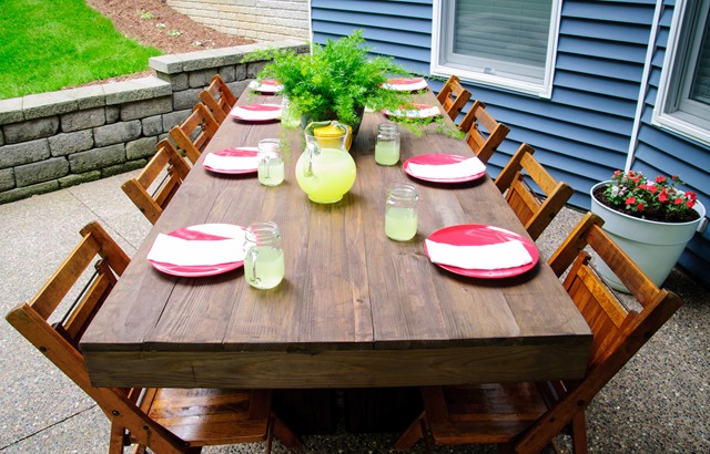7-outdoor-traditional-dining-table