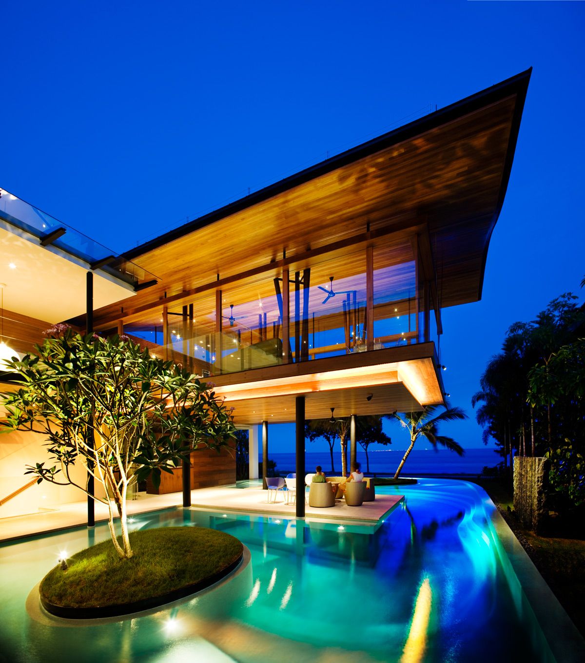 Fish House In Singapore By Guz Architects