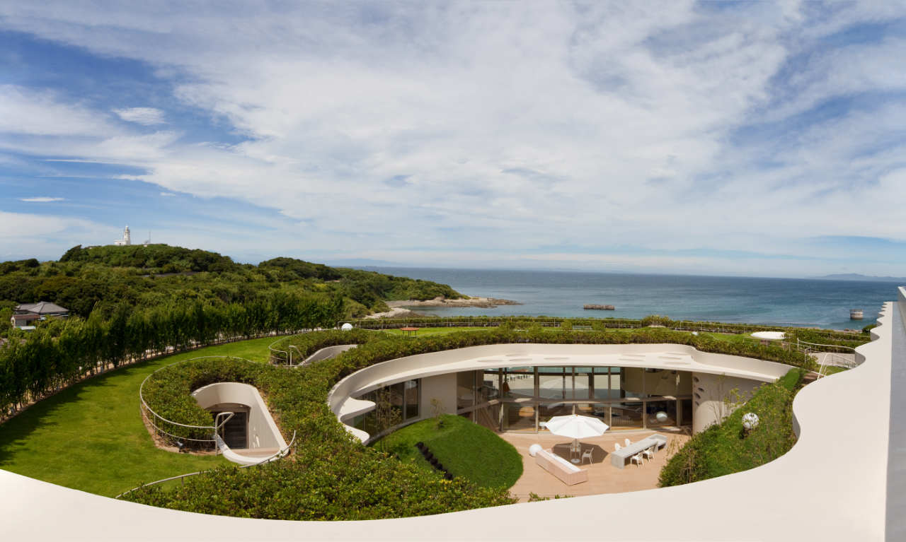 Villa Ronde On The Japanese Coast By Ciel Rouge