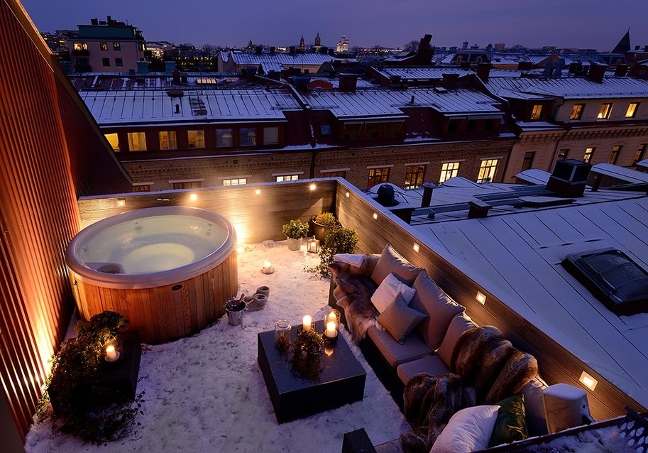 In this rooftop hot tub in Gothenburg, Sweden