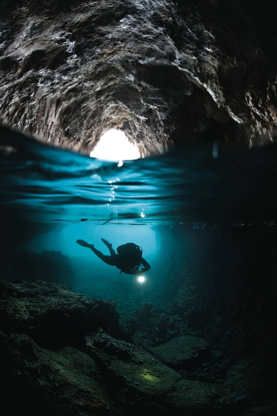 AD-Incredible-Photos-That-Reveal-A-Glimpse-Of-What-Lies-Beneath-The-Waters-Surface-23