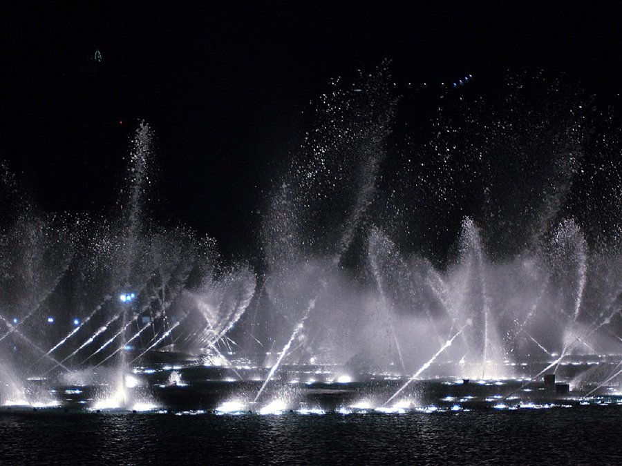 Another view of the fountain show.