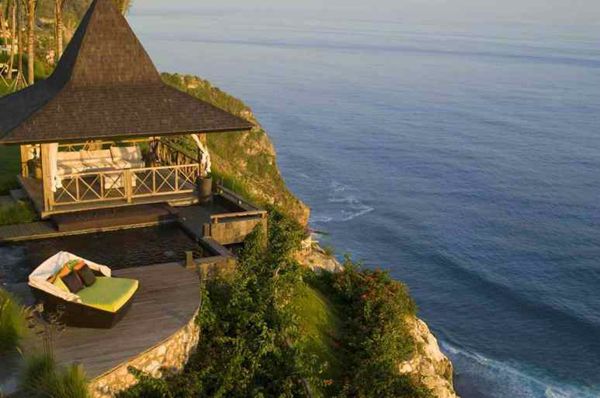 Balinese Cliff-side accommodation with ocean views