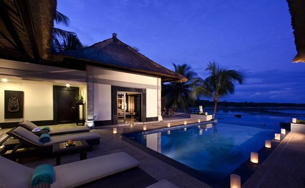 Romantic infinity pool bungalows with island views