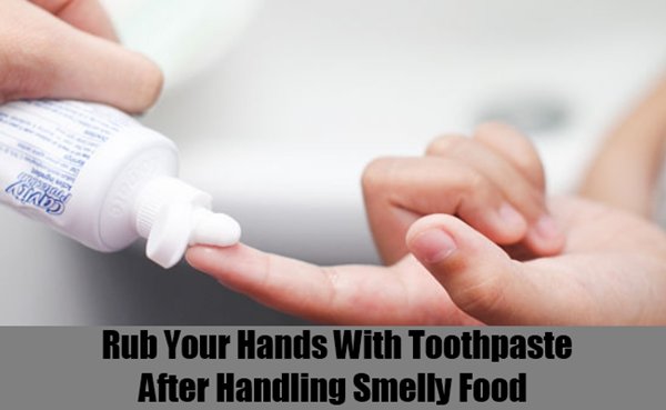 After handling strong-smelling foods, such as onions and garlic, toothpaste can deodorize your hands.