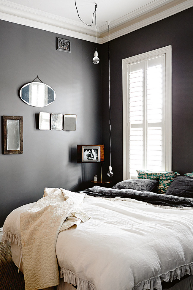 rural-home-with-black-and-white-bedroom