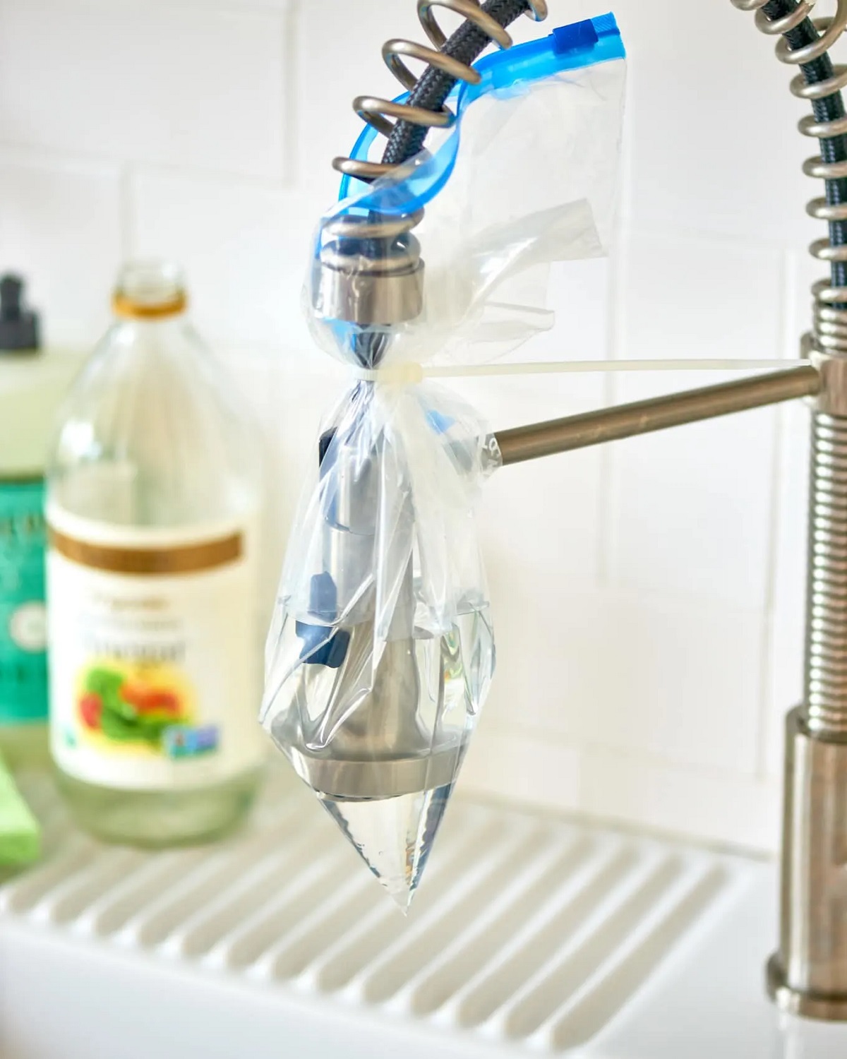 Use Vinegar To Unclog Faucet Heads